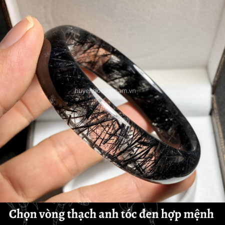 cách chọn vòng thạch anh tóc đen cực chuẩn